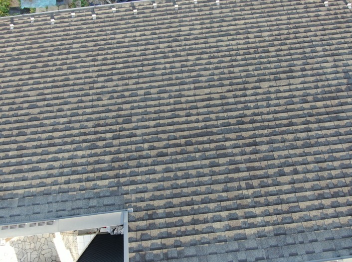 ドローンを使用し屋根全体を確認いたしました。
結果的に雨漏りの心配はございません。
メンテナンス時期は５年以内をお勧めいたします。
